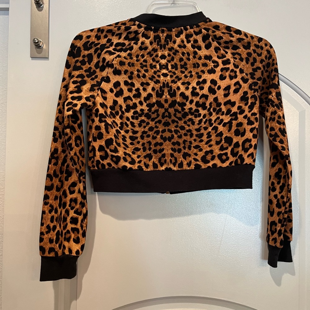 Leopard cropped zippered jacket. Super cute! - Picture 2 of 4